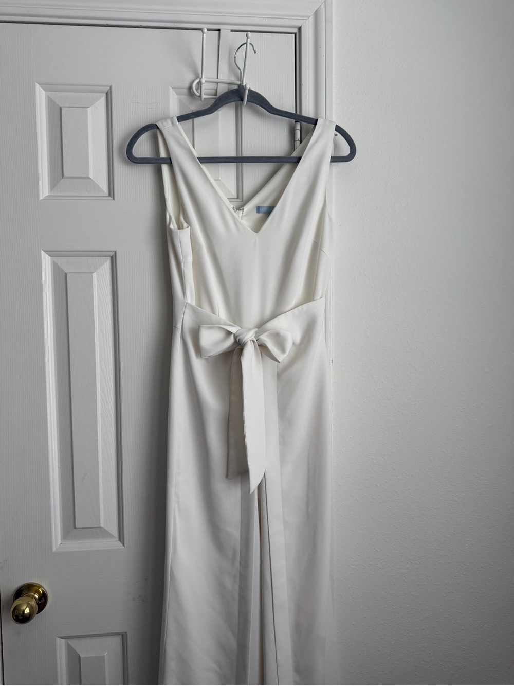 ANTONIO MELANI Cream V-Neck Sleeveless Bridal Dress with Waist Bow